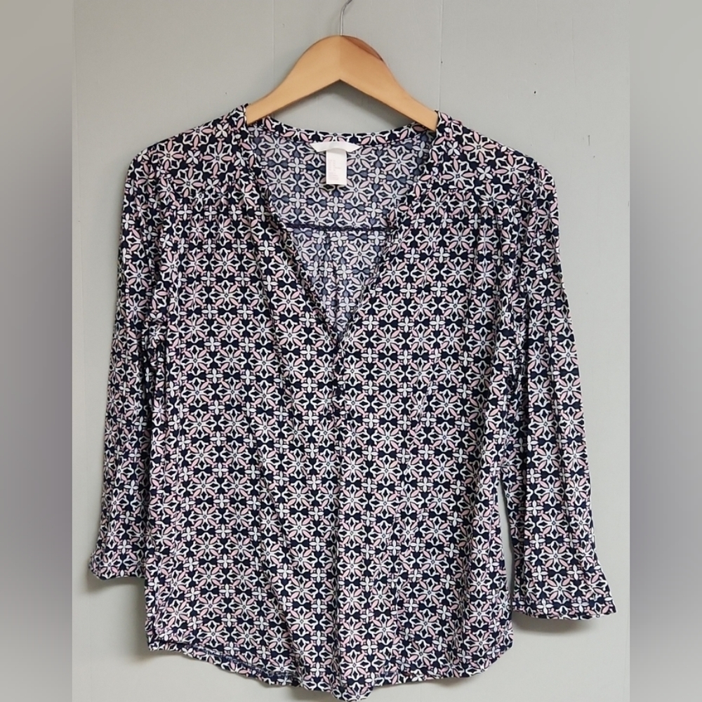 H&M Patterned Blouse Size Medium.  3/4 Sleeve.  V Neck.
